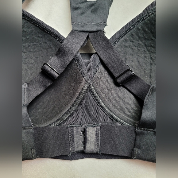 New Balance Women's Black Sports Bra - Picture 8 of 10